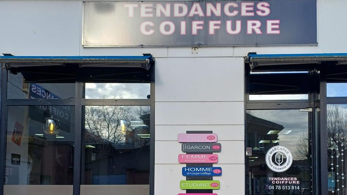 Devanture du salon Tendances Coiffure, partenaire de l’atelier